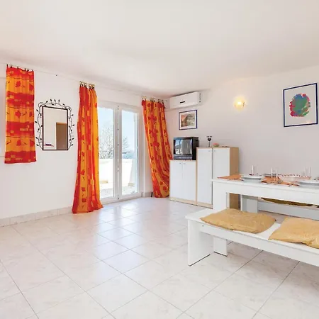 Lejlighed 2 Bedroom Beautiful In Klenovica