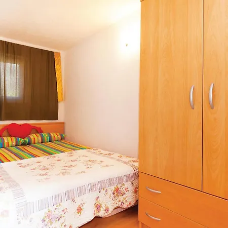 2 Bedroom Beautiful In Lejlighed Klenovica