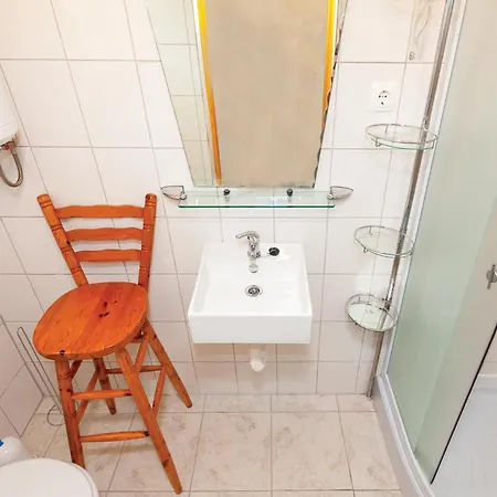 Gorgeous In With Kitchen דירה