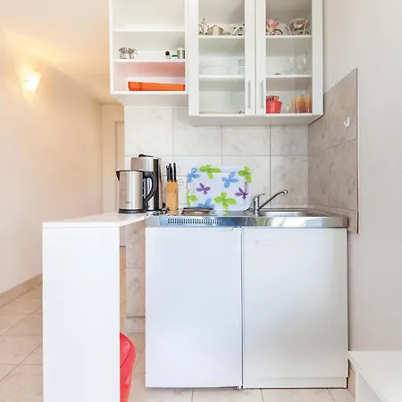 Gorgeous In With Kitchen * קלנוביצה