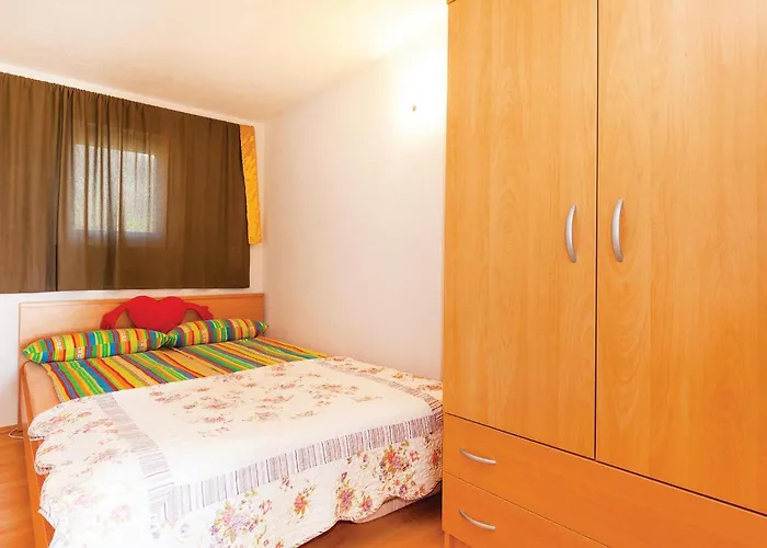 Pet Friendly In Appartement Klenovica